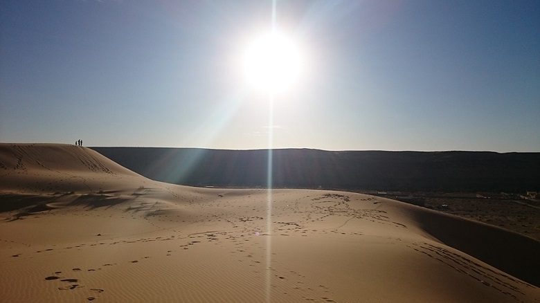 砂漠が変える世界の電力不足：サハラ砂漠でのソーラー発電