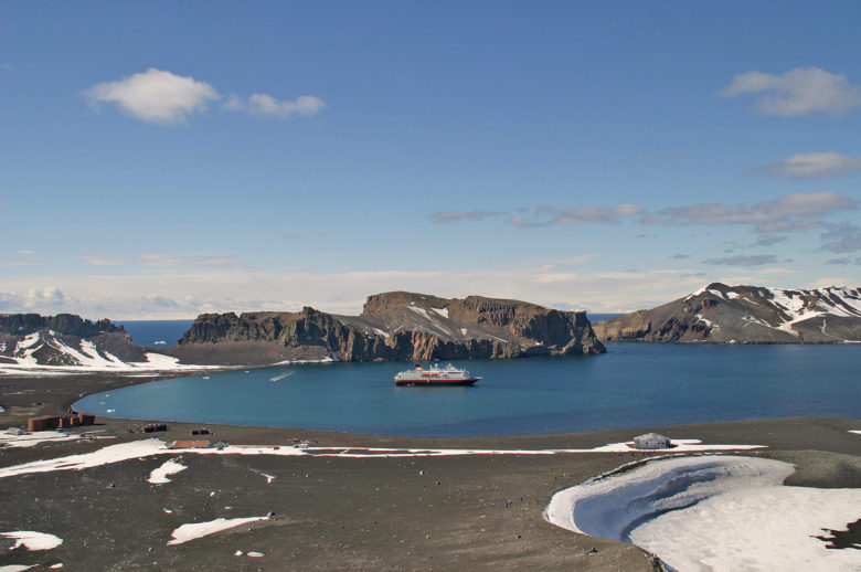 南極の島ではビーチ？