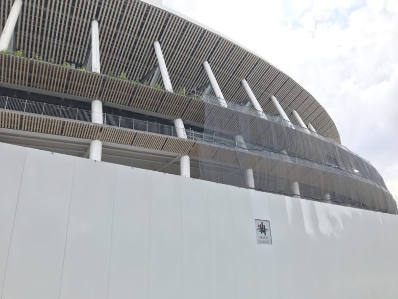 建設途中の新国立競技場