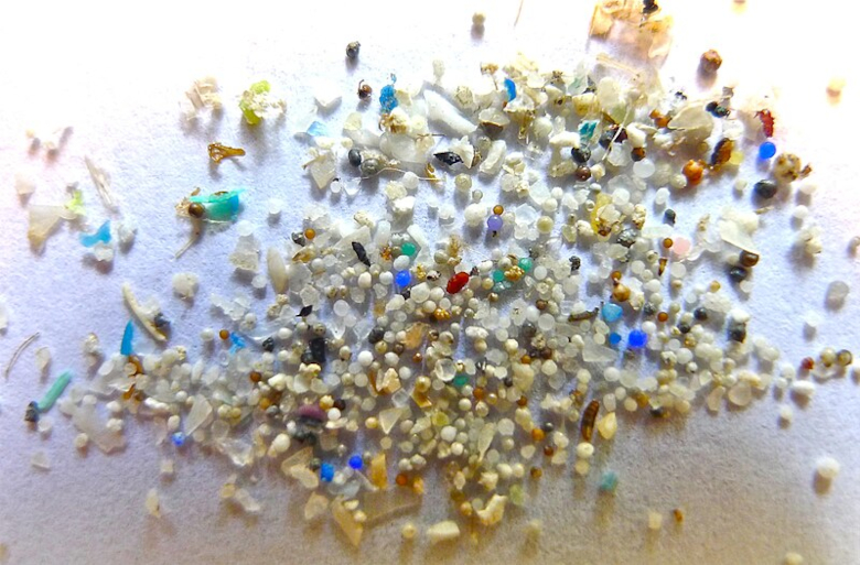 環境流入するマイクロプラスチック、2040年までに倍増の危機