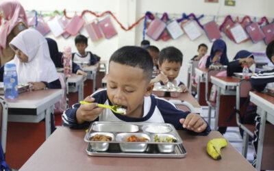 Indonesia: Free school meals program begins